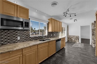 105 Woodley St in Las Vegas, NV - Building Photo - Building Photo