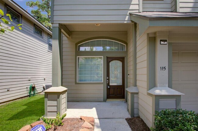 115 W Burberry Cir in Conroe, TX - Building Photo - Building Photo