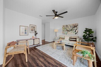 5916 Signal Point in Austin, TX - Building Photo - Building Photo