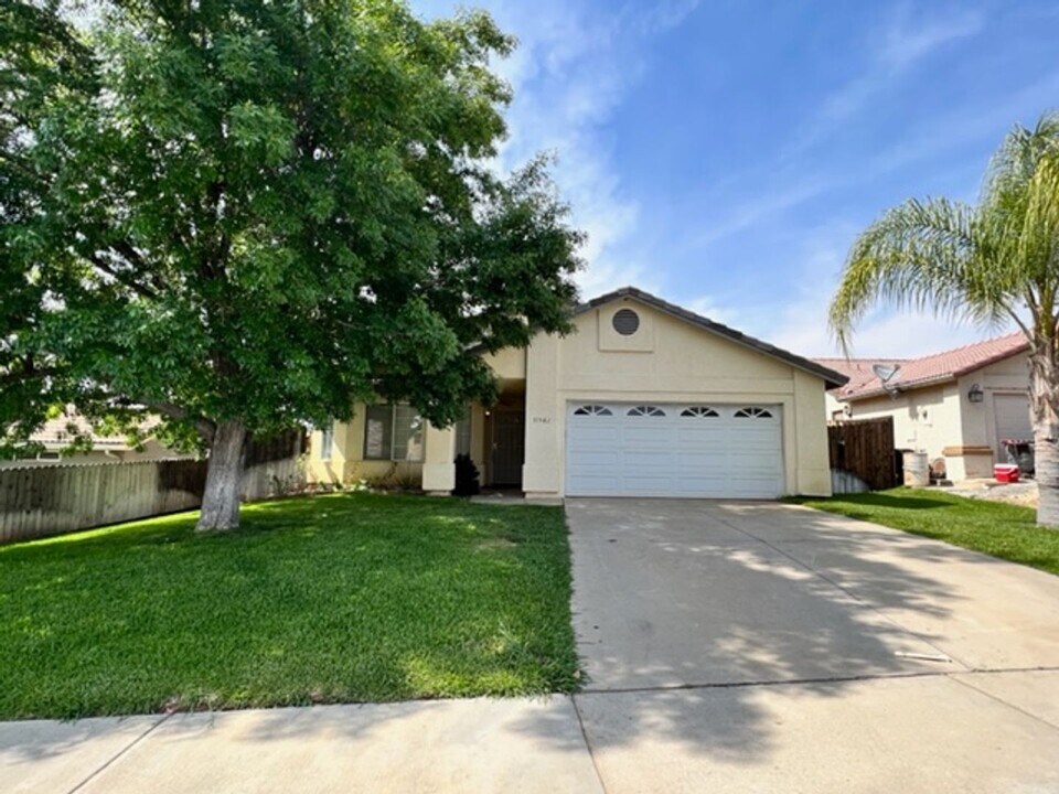 35582 Penrose Ln in Yucaipa, CA - Building Photo