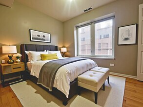 3515 W Armitage Ave, Unit 4 in Chicago, IL - Building Photo - Building Photo