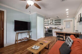 1400 Ashwood Rd in Austin, TX - Building Photo - Building Photo