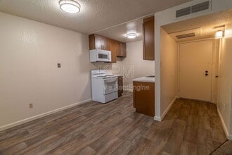 4332 Pacific Ave in Stockton, CA - Foto de edificio - Building Photo