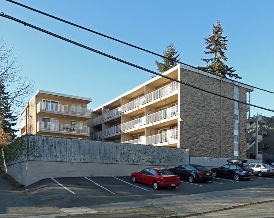 4300 Woodland Park Ave N in Seattle, WA - Building Photo