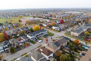 6 Steamer Dr in Whitby, ON - Building Photo