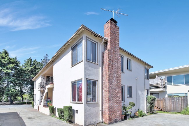 634 N El Camino Real