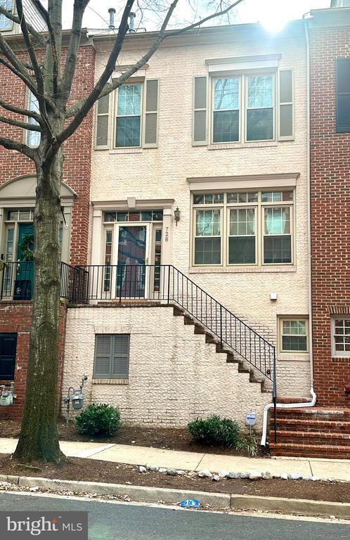 property at 728 N Tazewell St