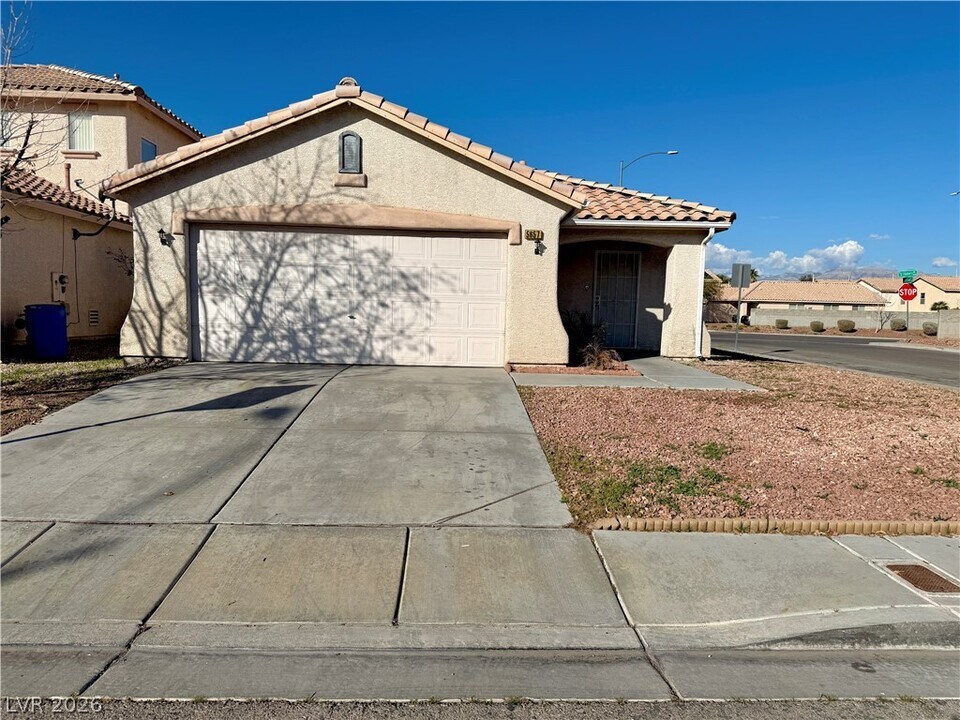 5657 Doubleday St in Las Vegas, NV - Building Photo