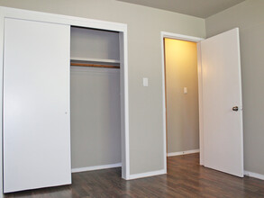 Taurus Apartments in Edmonton, AB - Building Photo - Building Photo