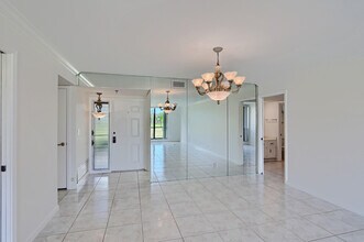 5390 Woodland Lakes Dr in Palm Beach Gardens, FL - Building Photo - Building Photo