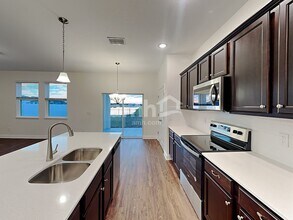 1028 Sky Lks Dr in St. Cloud, FL - Foto de edificio - Building Photo