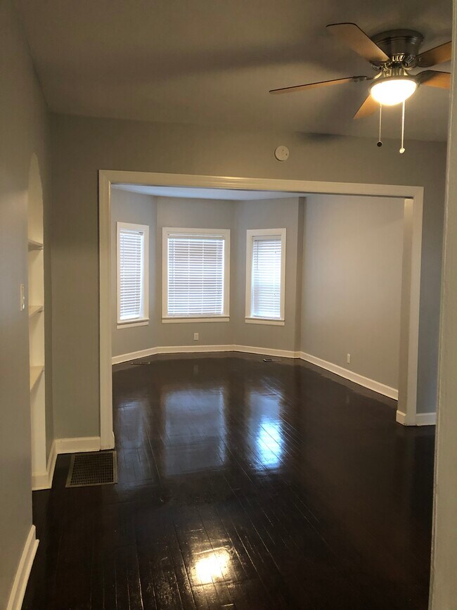 6454 N Newgard Ave, Unit 2nd floor apartment in Chicago, IL - Foto de edificio - Building Photo