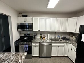 281 College Dr, Unit 281 in Edison, NJ - Building Photo - Building Photo
