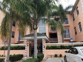 1320 Gondola Park Dr in Venice, FL - Building Photo