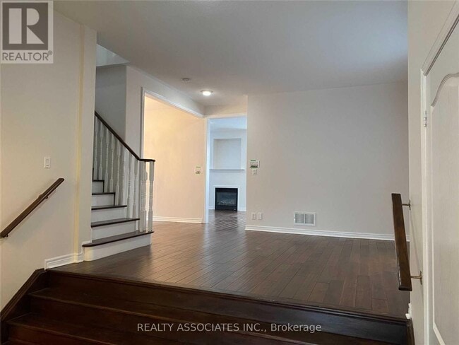 120 Spring Farm Rd in Aurora, ON - Building Photo - Building Photo