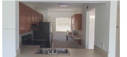 850 NE 207th Ter, Unit 101 in Miami, FL - Foto de edificio - Building Photo