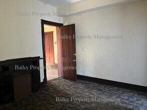 329 E Oak St in Louisville, KY - Building Photo - Building Photo