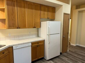 817-817 SE Francis Ave in Gresham, OR - Building Photo - Building Photo