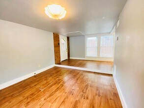 2102 Brackenridge St in Austin, TX - Building Photo - Building Photo