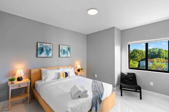 1540 NW 46th St in Miami, FL - Foto de edificio - Building Photo