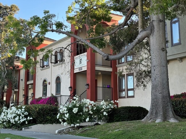 1286 W Adams Blvd
