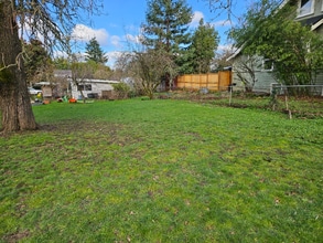 9206-9210 N John Ave in Portland, OR - Foto de edificio - Building Photo