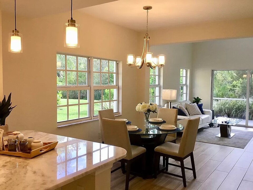 4430 Botanical Place Cir, Unit 101 in Naples, FL - Foto de edificio