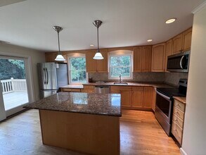 18 Hales Rd in Westport, CT - Building Photo - Building Photo