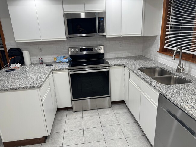 42 Parkington Cir in East Syracuse, NY - Foto de edificio - Building Photo