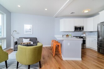 172 Kimball Ave, Unit 3B in Revere, MA - Building Photo - Building Photo