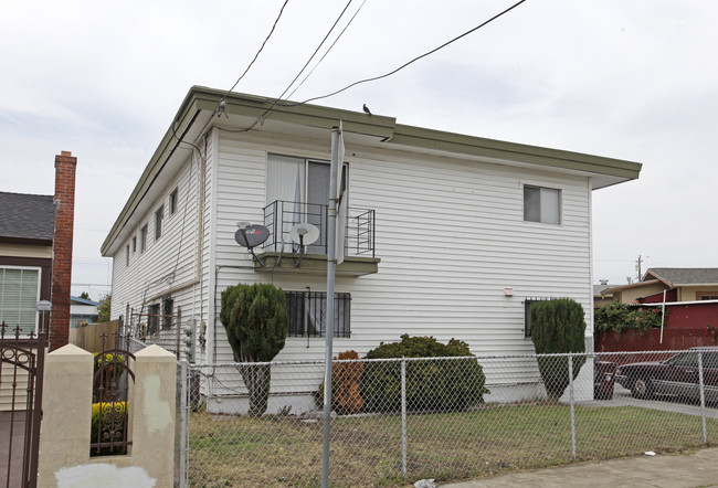 1623 70th Ave in Oakland, CA - Foto de edificio - Building Photo