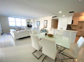 2600 N Flagler Dr in West Palm Beach, FL - Building Photo