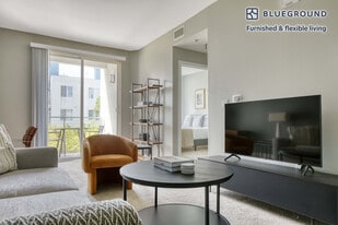 5535 Westlawn Ave, Unit SI FL3-ID929 in Los Angeles, CA - Building Photo
