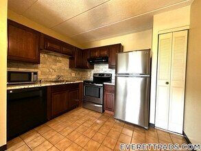 881 Broadway, Unit 65 in Everett, MA - Building Photo - Building Photo