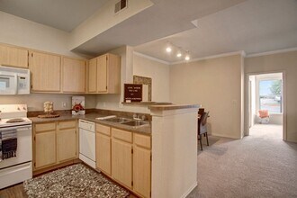 Woodland Park in Tulsa, OK - Foto de edificio - Building Photo