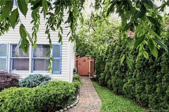 4 Silver St in Greenwich, CT - Building Photo - Building Photo