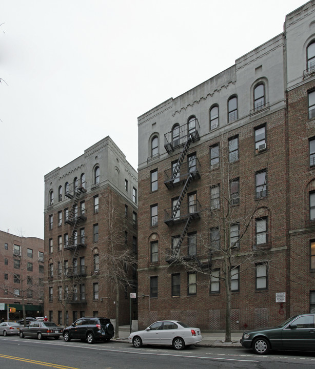 Gertrude Court in New York, NY - Building Photo