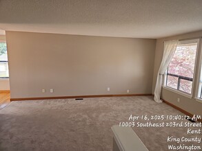 10003 SE 203rd St in Kent, WA - Foto de edificio - Building Photo