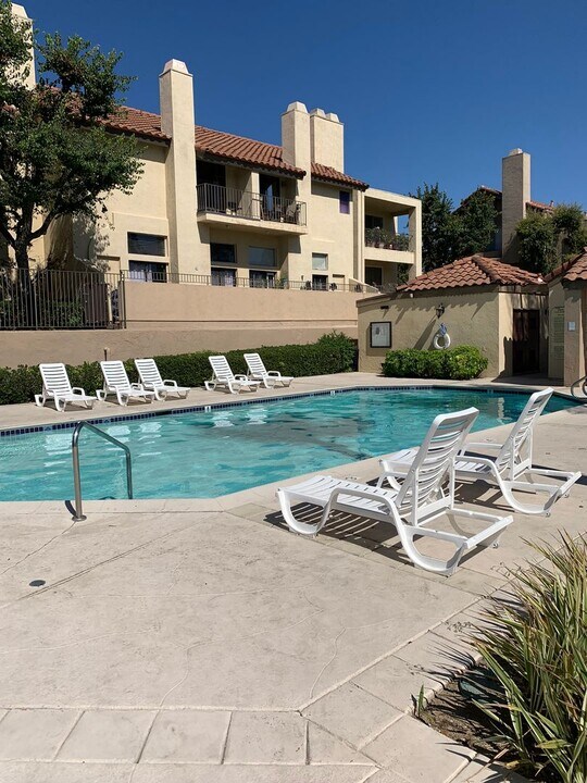 1044 Grape St in San Marcos, CA - Building Photo