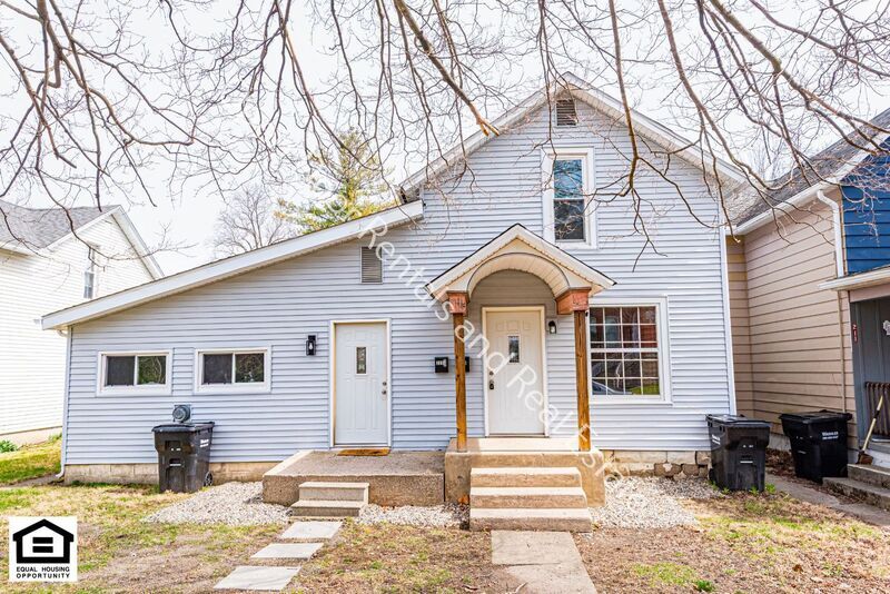 209 S Ijams St in Garrett, IN - Foto de edificio