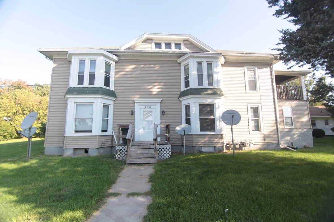 448 W 3rd Ave in Woodhull, IL - Building Photo