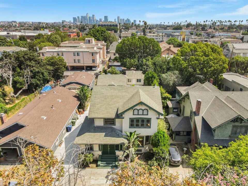 1830 S Gramercy Pl in Los Angeles, CA - Foto de edificio