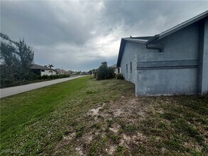3704 SW 3rd St in Cape Coral, FL - Building Photo - Building Photo