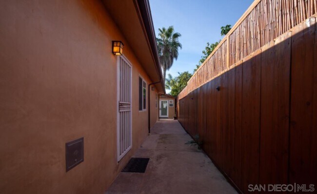 1060 Aloha Dr in Encinitas, CA - Building Photo - Building Photo
