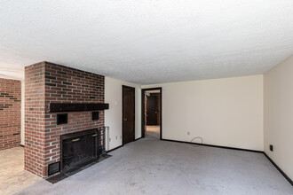 Meadowbrook Apartments in Ellington, CT - Building Photo - Interior Photo