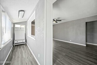 2601 N 51st St in Phoenix, AZ - Building Photo - Building Photo