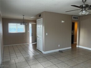 1128 Greenway Dr in Las Vegas, NV - Foto de edificio - Building Photo