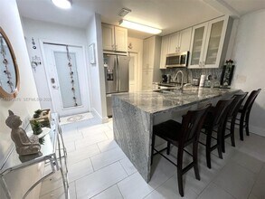 5103 NW 35th St in Lauderdale Lakes, FL - Building Photo - Building Photo