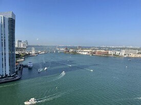 888 Brickell Key Dr in Miami, FL - Building Photo