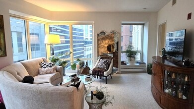 57 E Delaware Pl, Unit 1304 in Chicago, IL - Foto de edificio - Building Photo